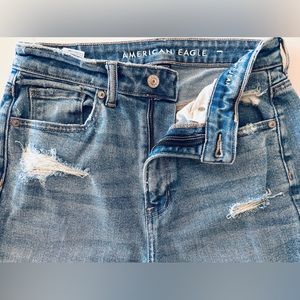 American Eagle Mom Straight Jeans size 6 regular